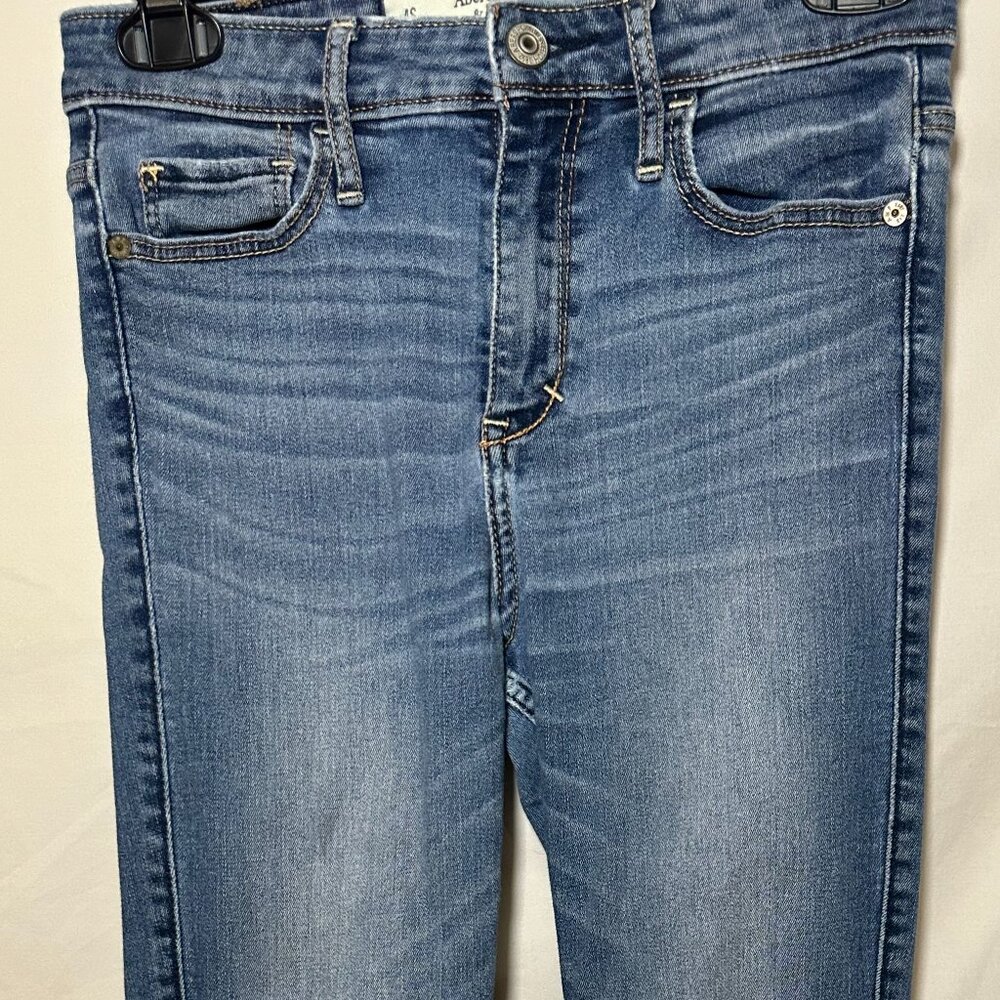 Abercrombie & Fitch Distressed Skinny Jeans - 4S